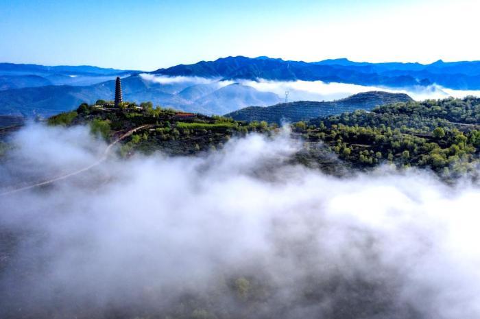 云海景觀現人間仙境山水畫