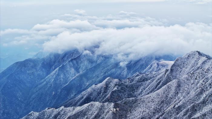 航拍江西廬山雪后銀裝素裹云海翻涌