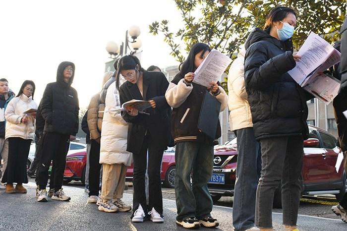 2024年考研開考 全國(guó)438萬(wàn)考生報(bào)名